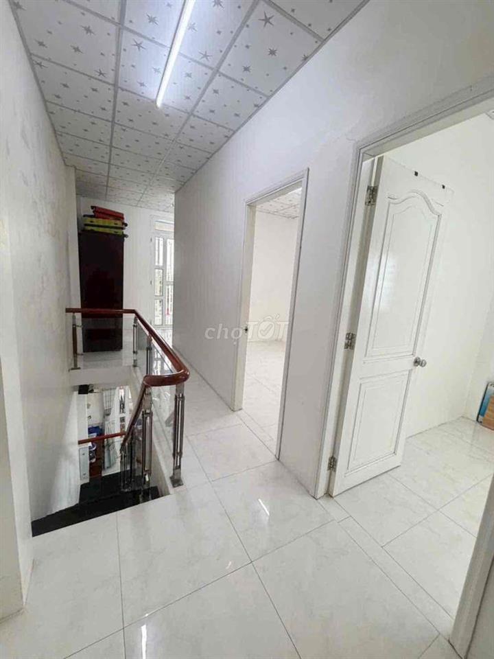 Nhà lầu có nội thất hẻm 3/2