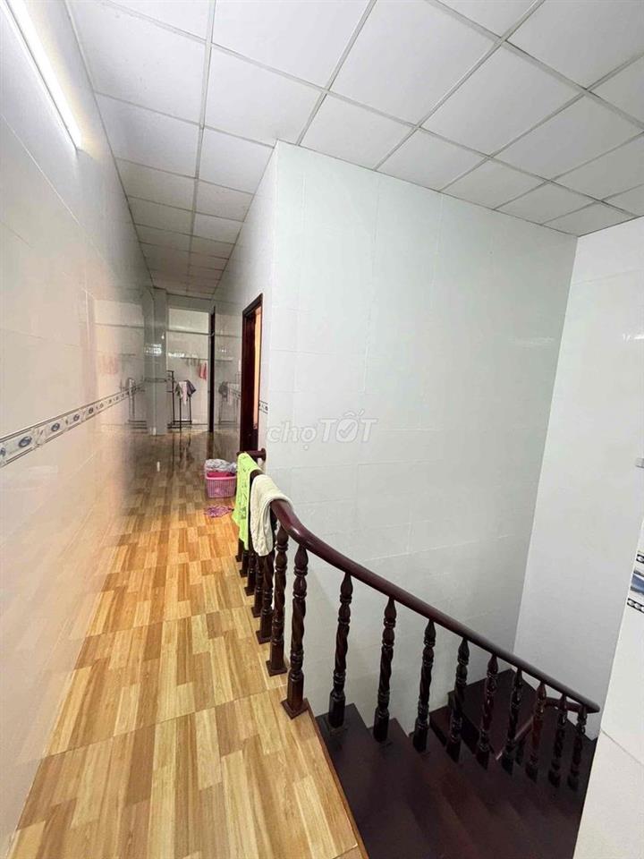 Nhà lầu mới đẹp 3 phòng KDC Long Thịnh