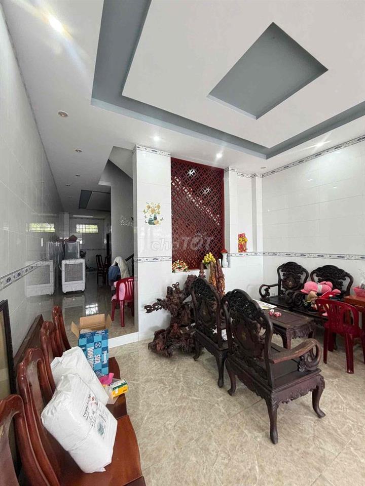 Nhà lầu mới đẹp 3 phòng KDC Long Thịnh