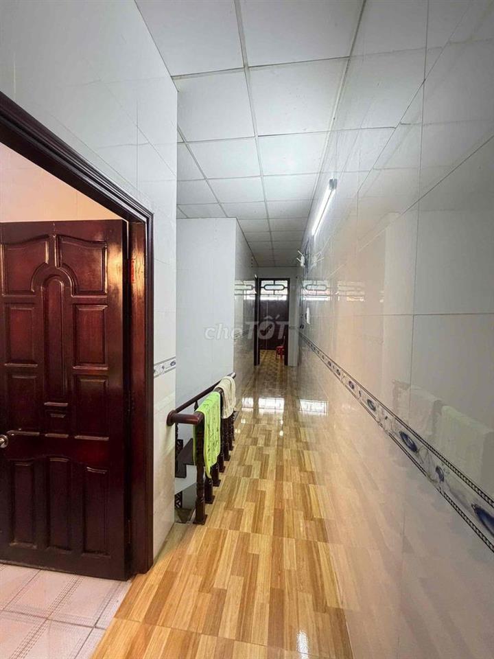 Nhà lầu mới đẹp 3 phòng KDC Long Thịnh