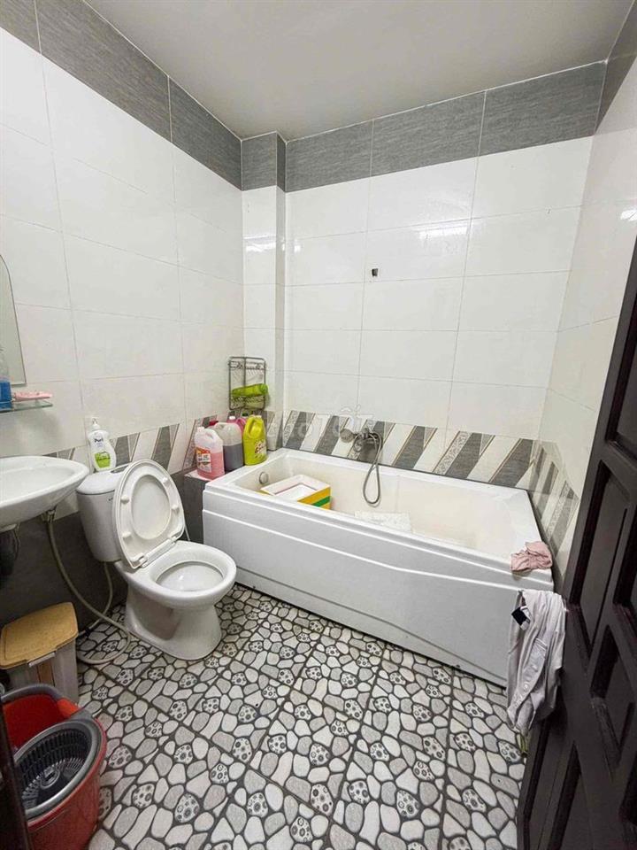 Nhà lầu mới đẹp 3 phòng KDC Long Thịnh