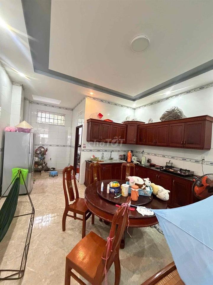 Nhà lầu mới đẹp 3 phòng KDC Long Thịnh