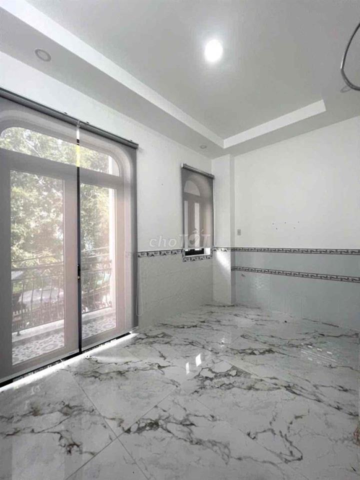 Nhà mới 3 lầu 10 phòng full máy lạnh KDC Diệu Hiền