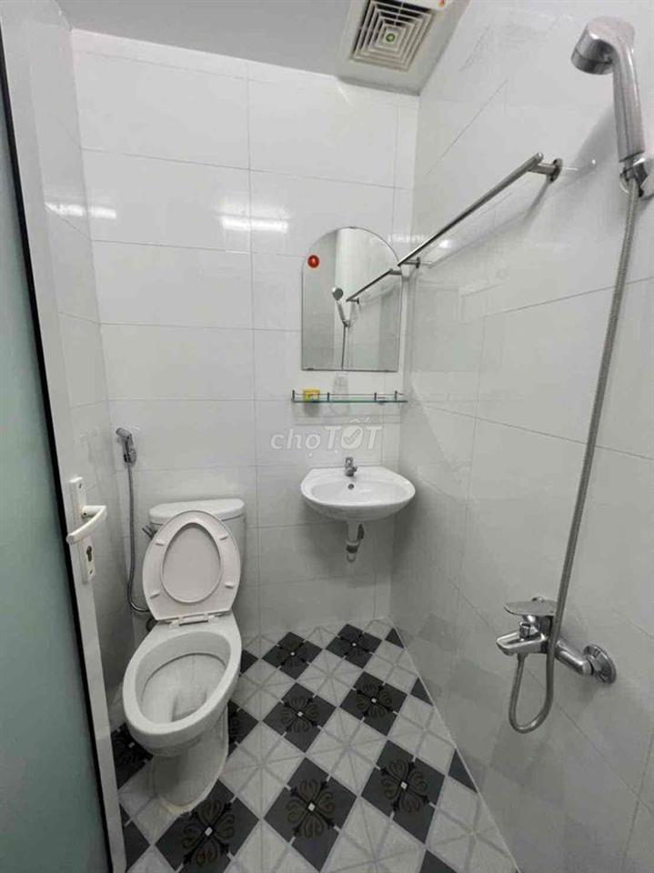 Nhà mới 3 lầu 10 phòng full máy lạnh KDC Diệu Hiền