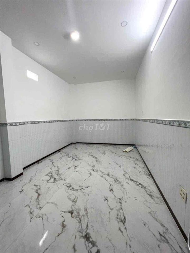 Nhà mới 3 lầu 10 phòng full máy lạnh KDC Diệu Hiền