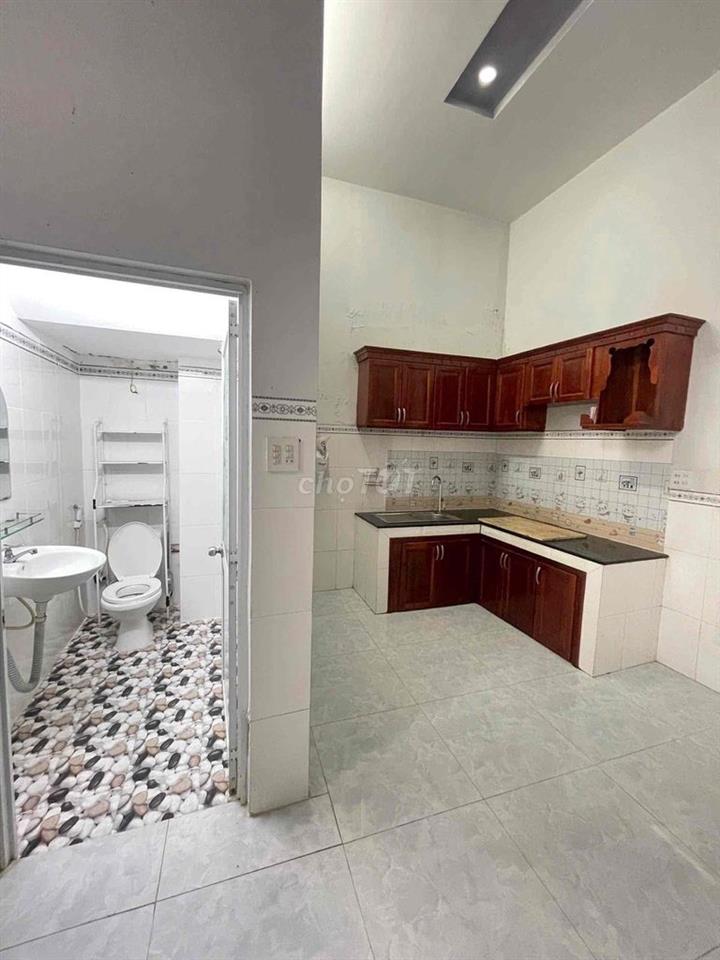 Nhà lầu 3 phòng hẻm 3/2 (gần Đại học Cần Thơ)