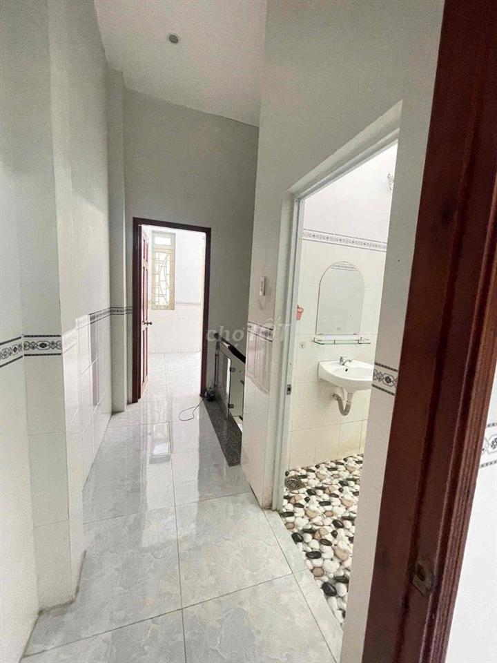 Nhà lầu 3 phòng hẻm 3/2 (gần Đại học Cần Thơ)