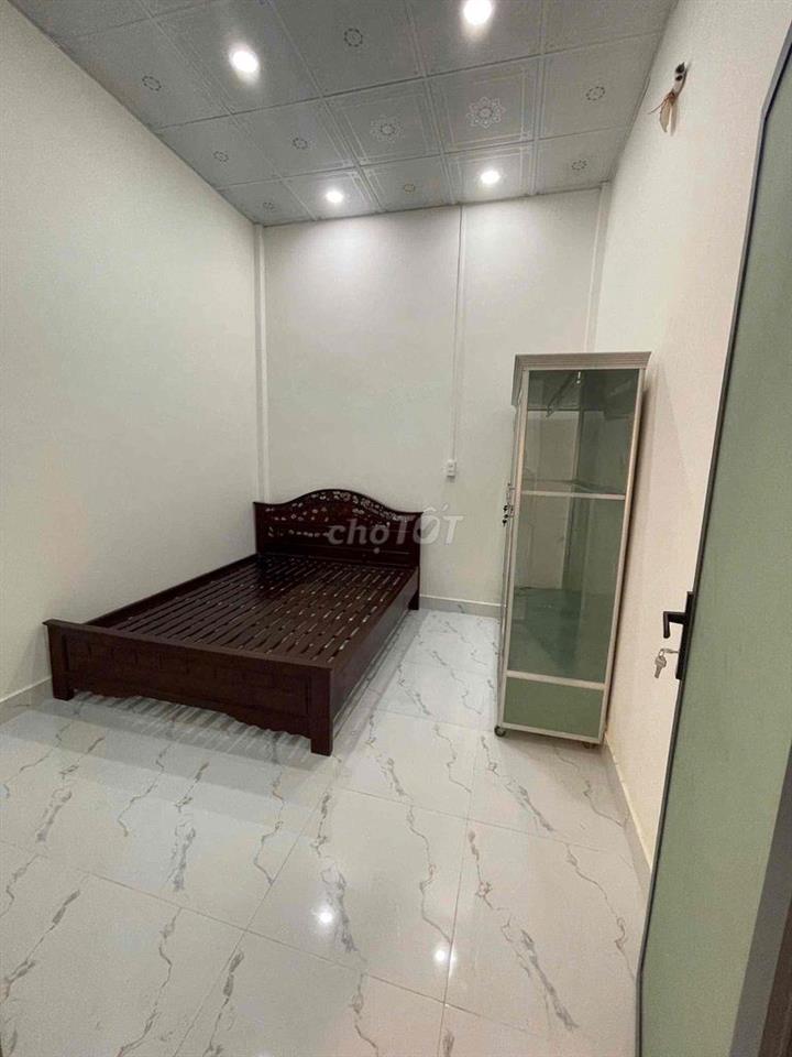 Nhà rộng 2 phòng hẻm Tầm Vu