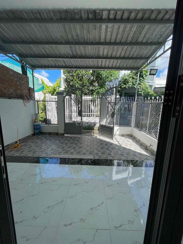 Nhà rộng 2 phòng hẻm Tầm Vu
