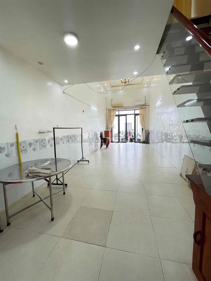 Nhà mới có nội thất gần cầu Bình Thuỷ