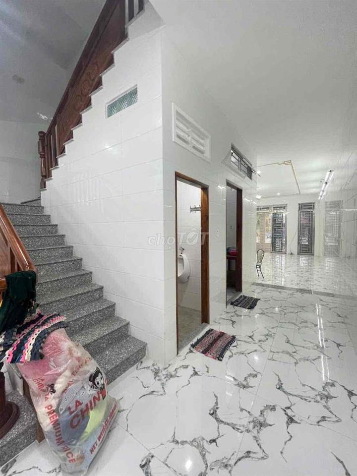 Nhà mới đẹp 2 lầu trục chính KdC Nam Long