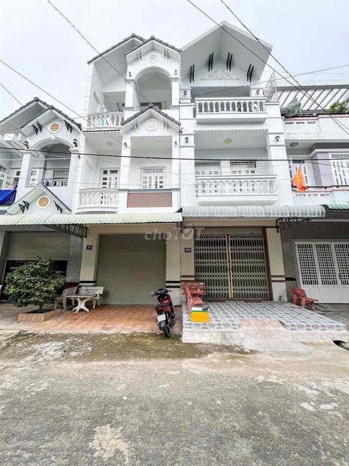 Nhà mới 2 lầu full nội thất KDC 91B