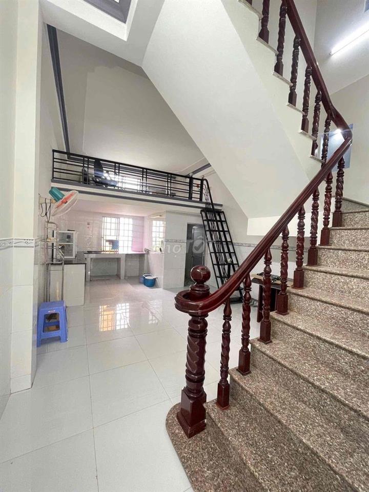Nhà mới 3 phòng Hẻm đậu oto Trần Quang Diệu