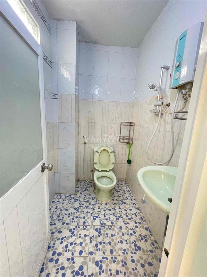 Nhà mới 3 phòng Hẻm đậu oto Trần Quang Diệu