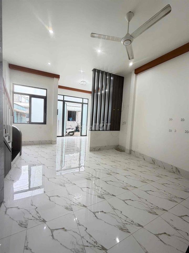 Nhà mới trệt lầu hẻm Bờ Hồ Huỳnh Cương