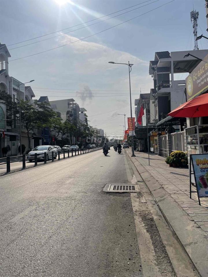 Nhà 2 lầu 5 phòng Mặt tiền Trần Hoàng Na