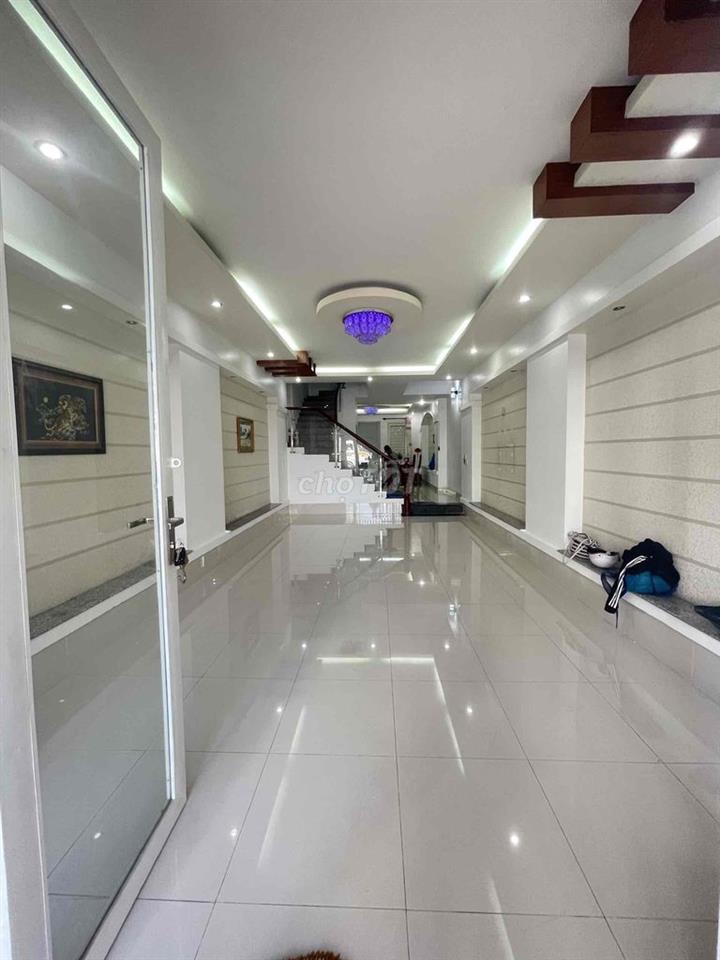 Nhà 2 lầu 5 phòng Mặt tiền Trần Hoàng Na