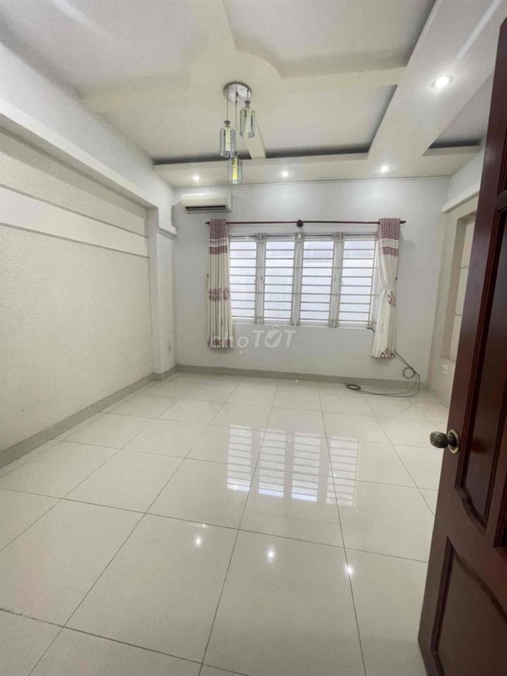 Nhà 2 lầu 5 phòng Mặt tiền Trần Hoàng Na
