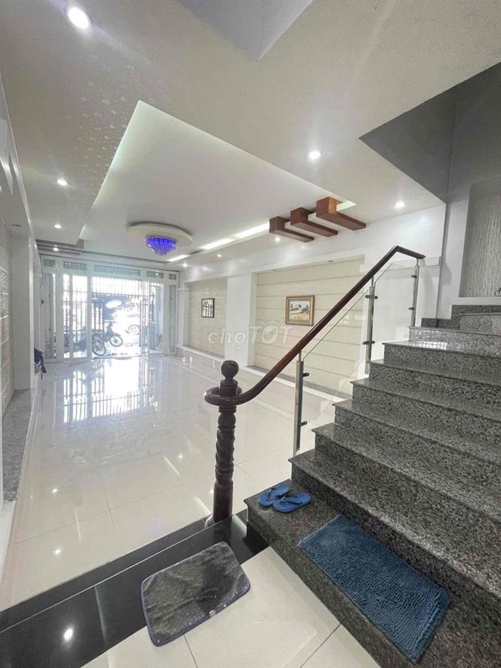 Nhà 2 lầu 5 phòng Mặt tiền Trần Hoàng Na