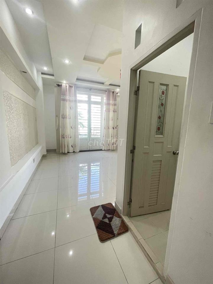 Nhà 2 lầu 5 phòng Mặt tiền Trần Hoàng Na