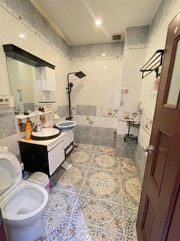 Nhà 2 lầu mặt tiền Trần Hoàng Na