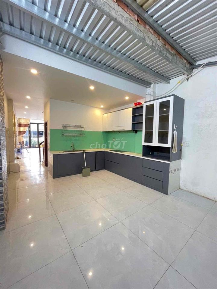 Nhà 2 lầu mặt tiền Trần Hoàng Na