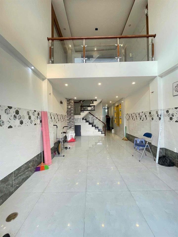 Nhà 2 lầu mặt tiền Trần Hoàng Na