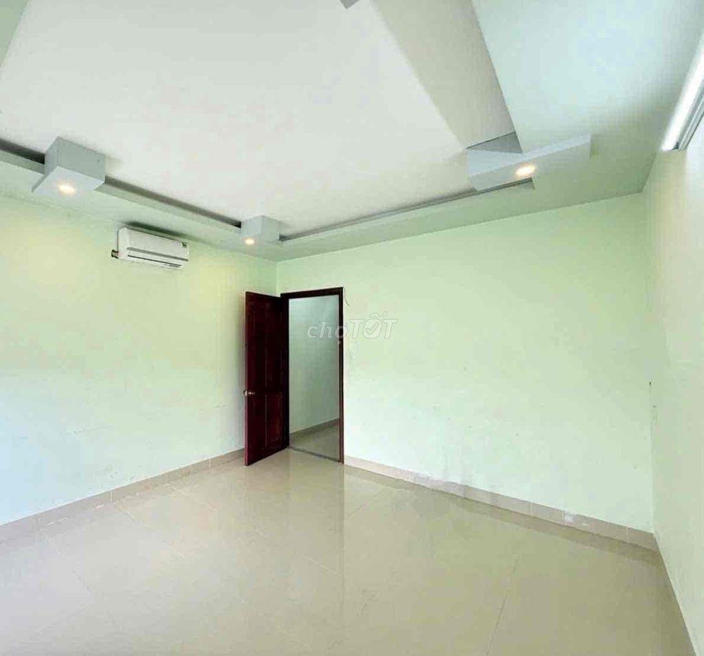 Nhà 4 phòng có nội thất KDC cty8