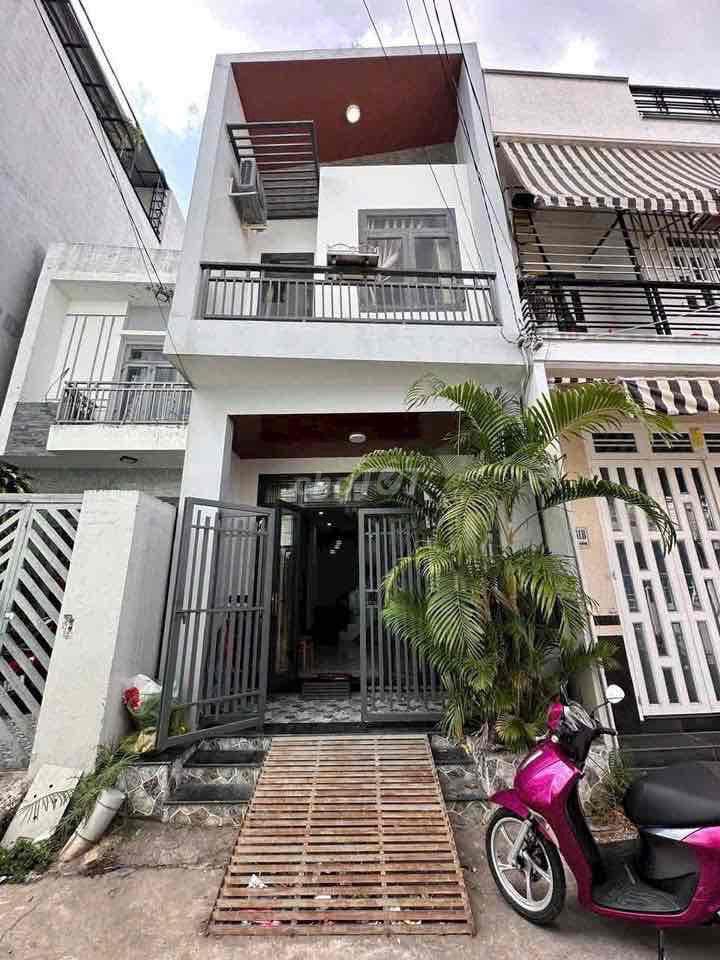 Nhà lầu 2 phòng full nội thất gần Vincom Hùng Vương