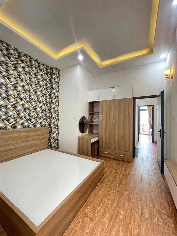 Nhà lầu 2 phòng full nội thất gần Vincom Hùng Vương