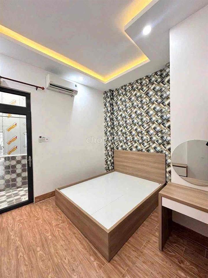 Nhà lầu 2 phòng full nội thất gần Vincom Hùng Vương