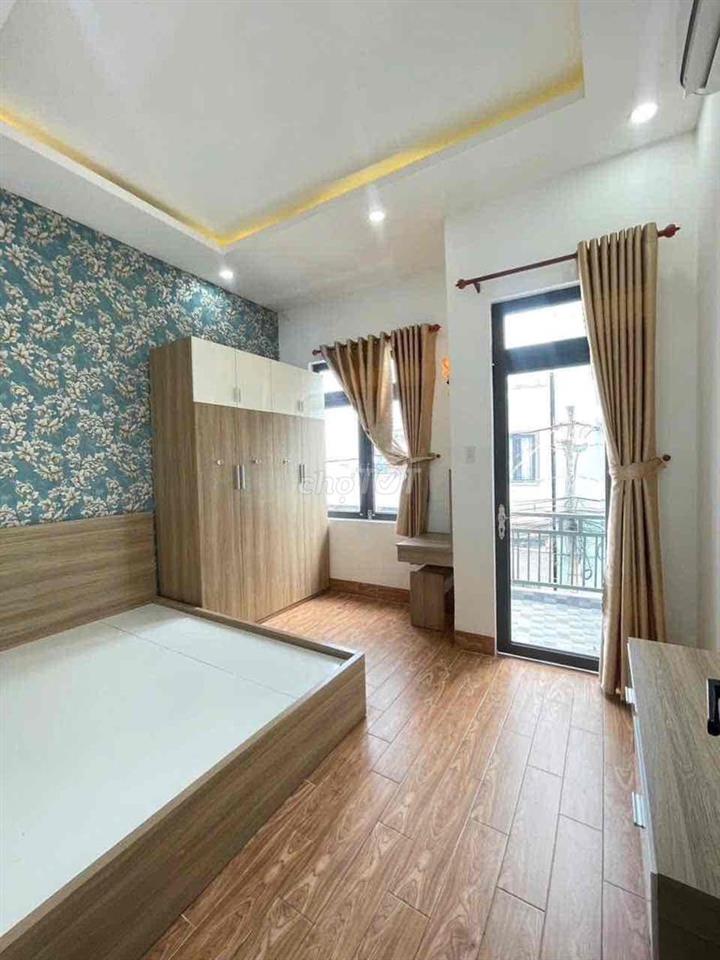 Nhà lầu 2 phòng full nội thất gần Vincom Hùng Vương