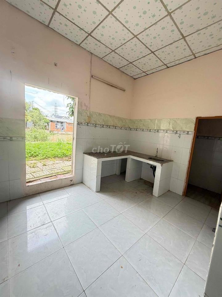 Nhà sân vườn 210m2 cách ĐH Tây Đô 2km