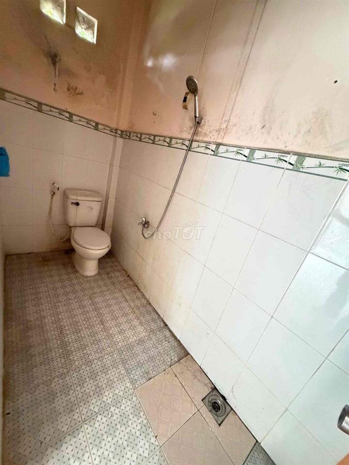 Nhà sân vườn 210m2 cách ĐH Tây Đô 2km