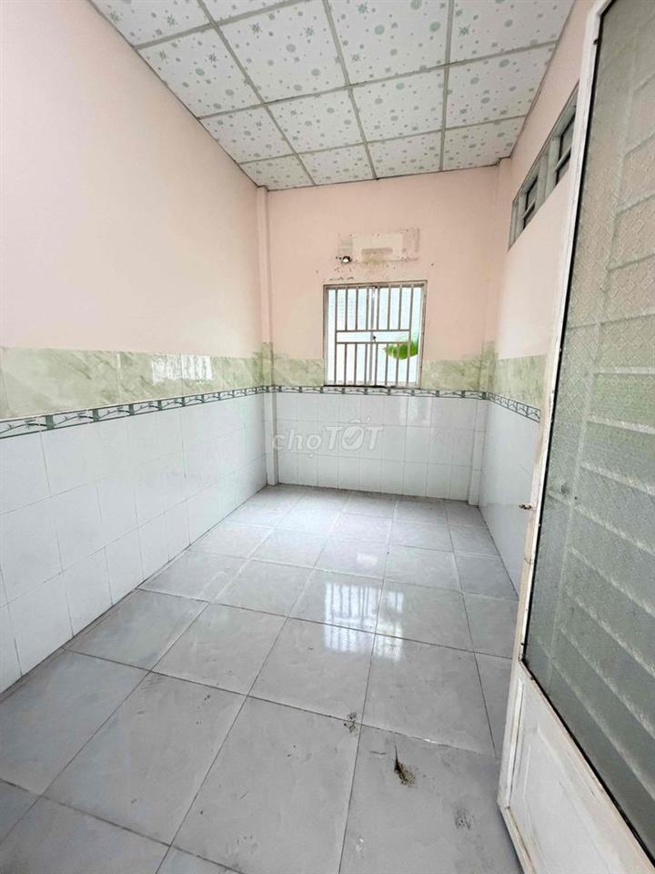 Nhà sân vườn 210m2 cách ĐH Tây Đô 2km