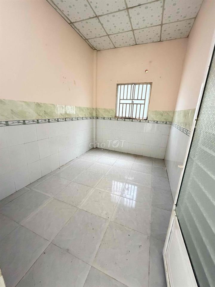 Nhà sân vườn 210m2 cách ĐH Tây Đô 2km