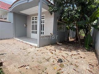 Nhà sân vườn 210m2 cách ĐH Tây Đô 2km