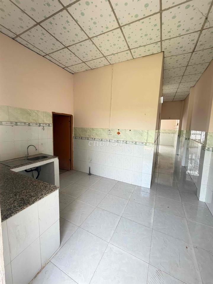 Nhà sân vườn 210m2 cách ĐH Tây Đô 2km