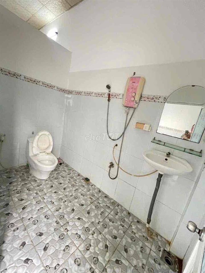 Nhà 4x26m 2 phòng hẻm Nguyễn Văn Cừ
