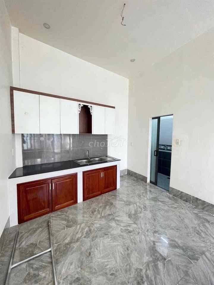Nhà lầu mới 2 phòng hẻm bờ hồ Huỳnh Cương