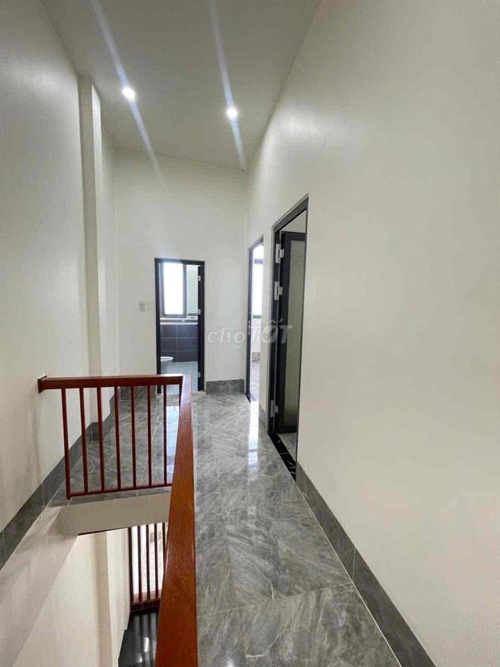 Nhà lầu mới 2 phòng hẻm bờ hồ Huỳnh Cương