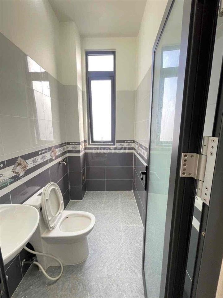 Nhà lầu mới 2 phòng hẻm bờ hồ Huỳnh Cương