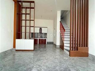 Nhà lầu mới 2 phòng hẻm bờ hồ Huỳnh Cương