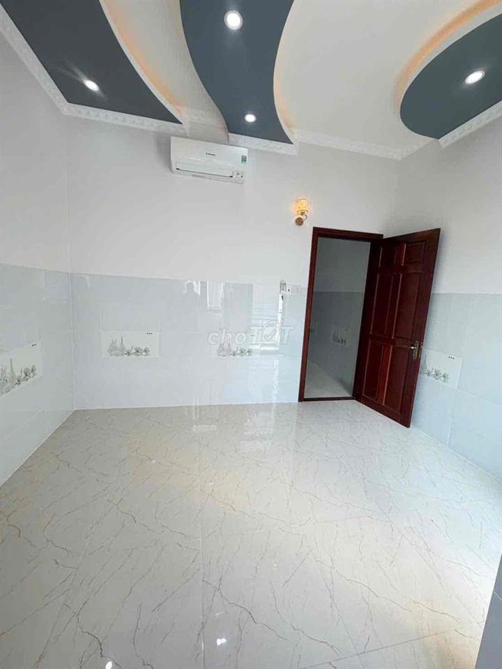 Nhà trệt 2 lầu mới đường Lê Phước Thọ