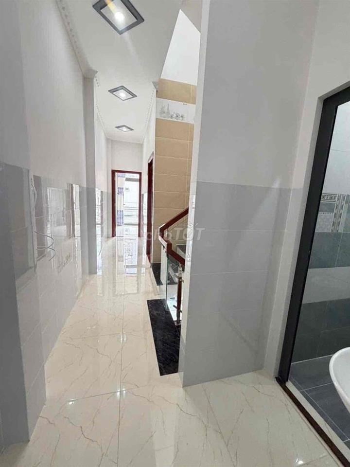 Nhà trệt 2 lầu mới đường Lê Phước Thọ