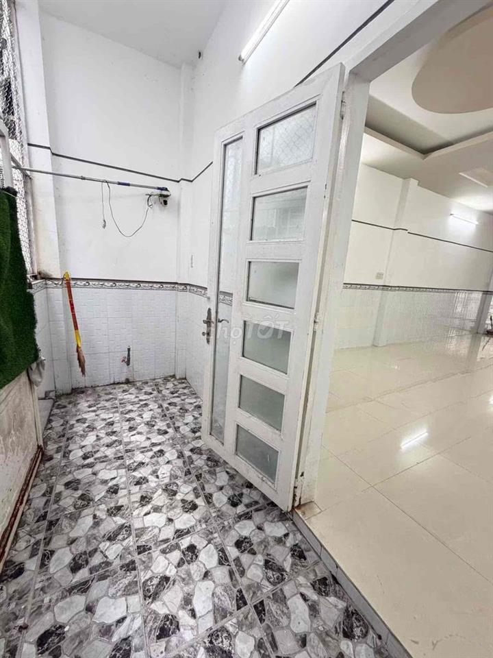 Nhà lầu 2 phòng kdc 91B