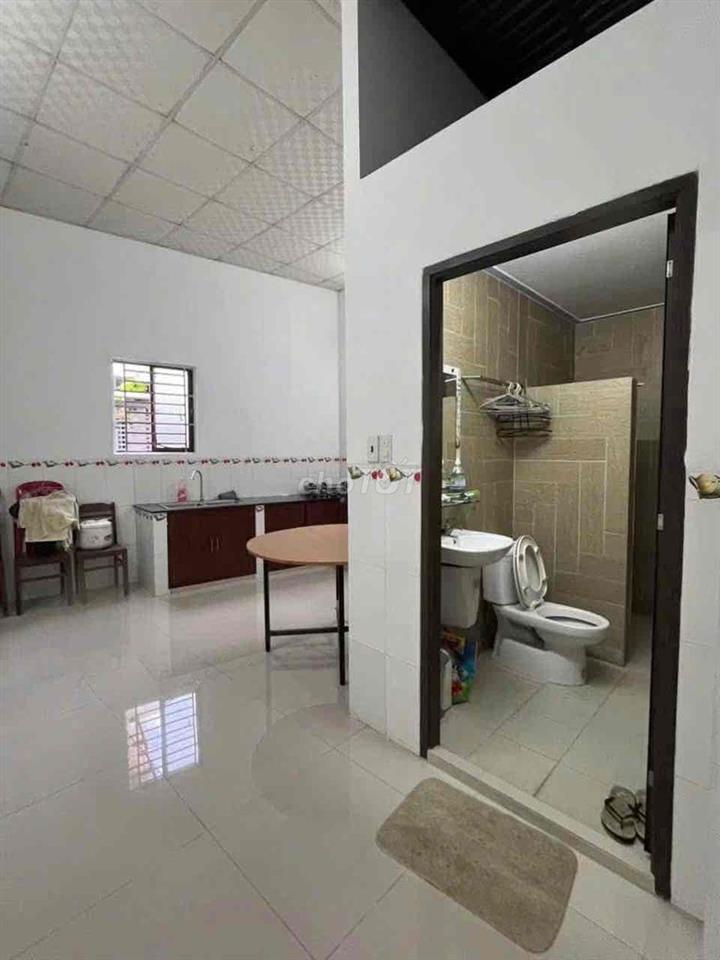 Nhà mới 2 phòng có nội thất hẻm đường Nhật Tảo