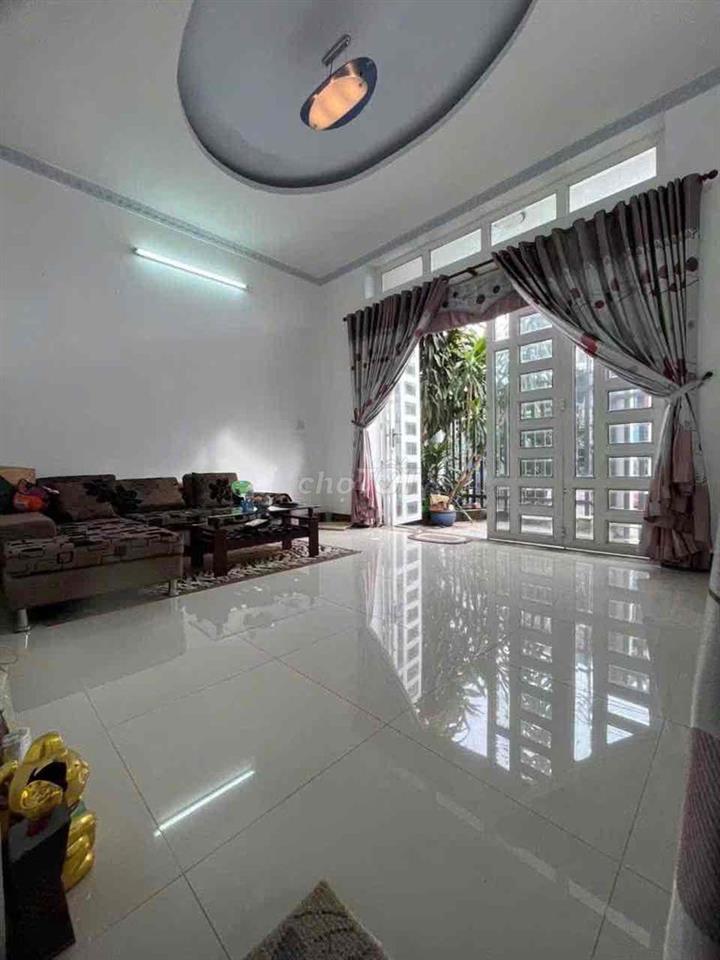 Nhà mới 2 phòng có nội thất hẻm đường Nhật Tảo