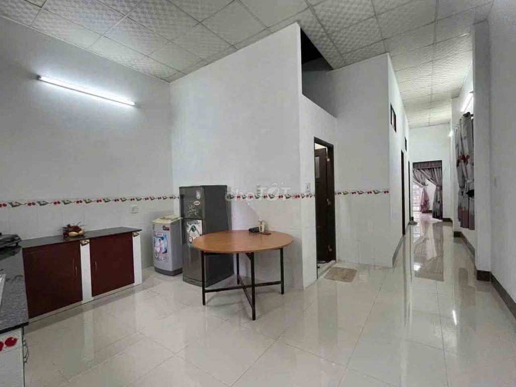 Nhà mới 2 phòng có nội thất hẻm đường Nhật Tảo
