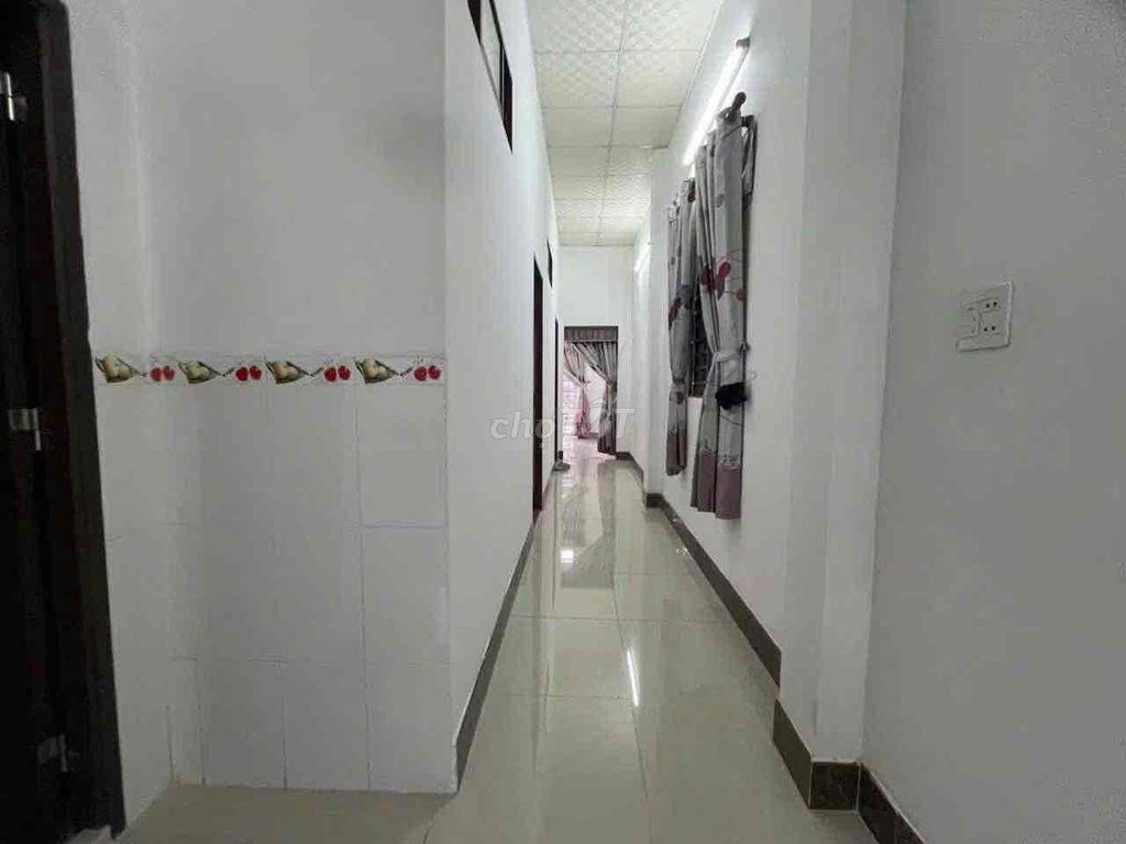 Nhà mới 2 phòng có nội thất hẻm đường Nhật Tảo